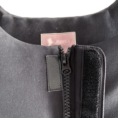 Polyester en EVA de perfecte combinatie voor een 1 kg beta-gecertificeerd paardenvest