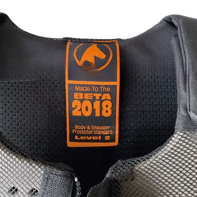 Gecertificeerd zwart kinderwacht met schuimpudding voor paardrijden/paardrijden in de buitenlucht