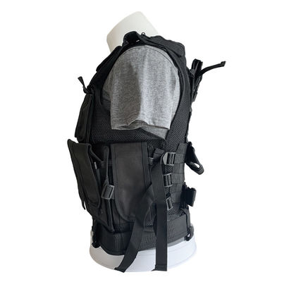 Comfortabel beschermend zwart vest met meerdere zakken voor lichaam en materiaal