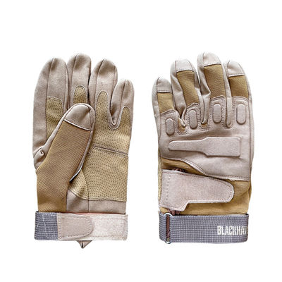 Seizoensgebonden khaki-handbescherming voor buitenactiviteiten in de winter