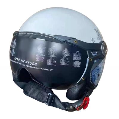 ABS witte motorfietshelm voor rijden met/zonder LED